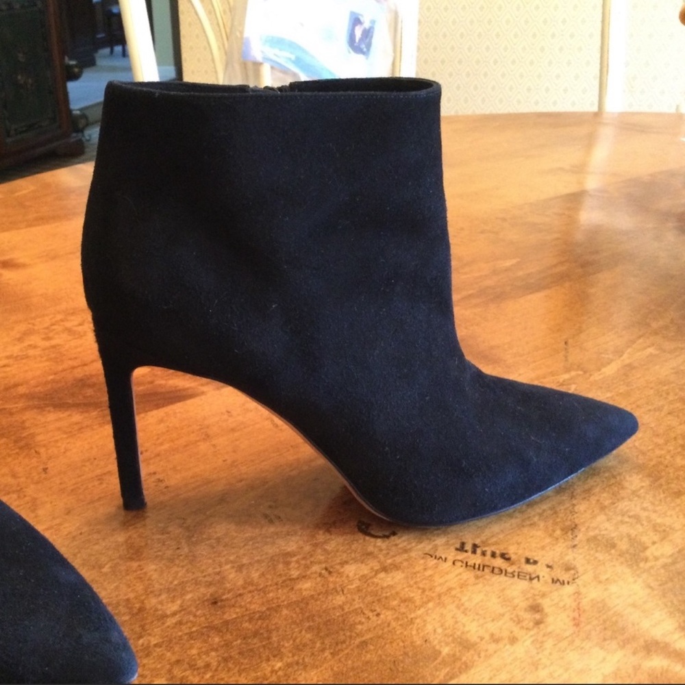 Vince suede black pointy booties
